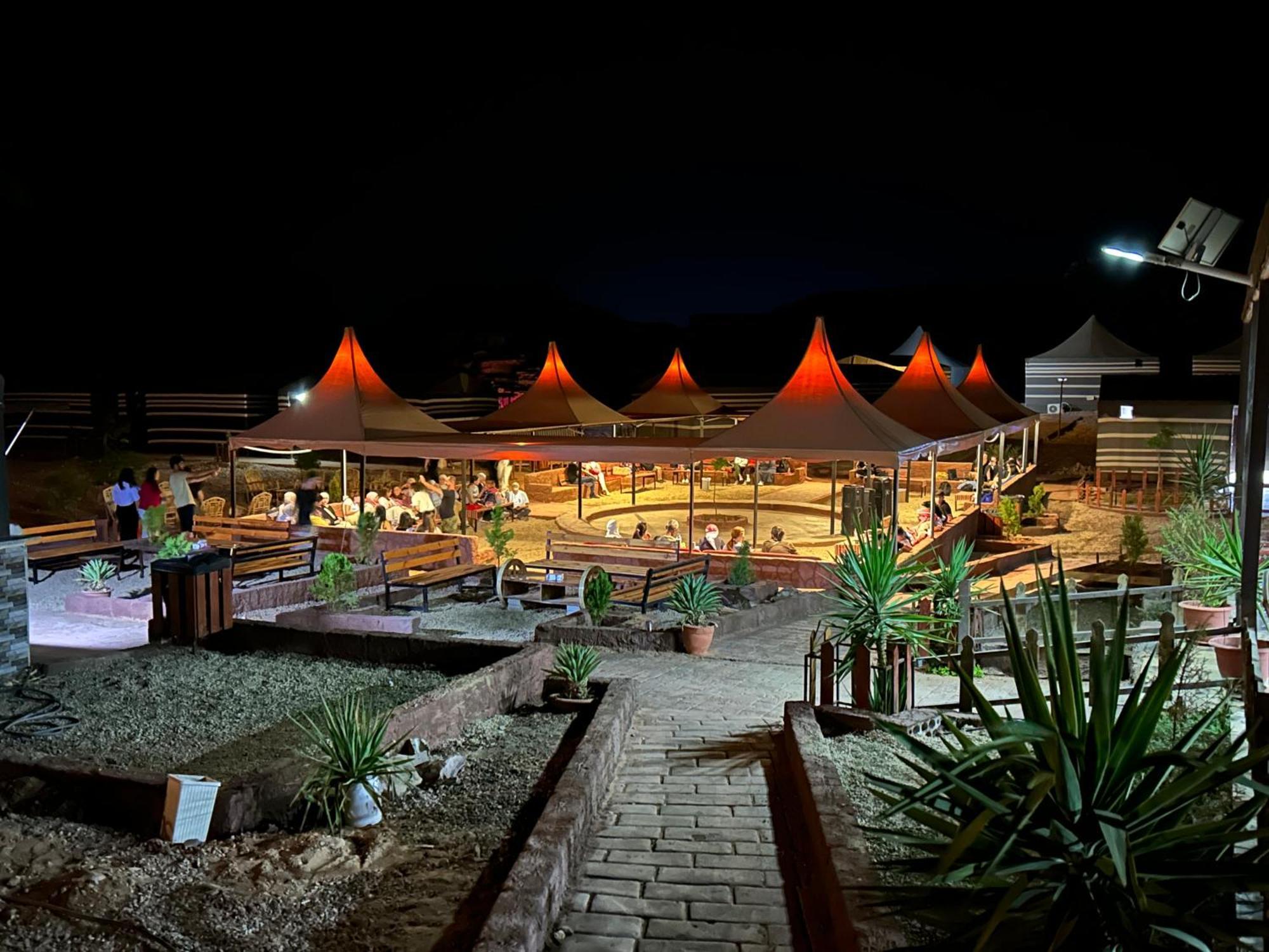 Desert Island Camp Wadi Rum Eksteriør bilde